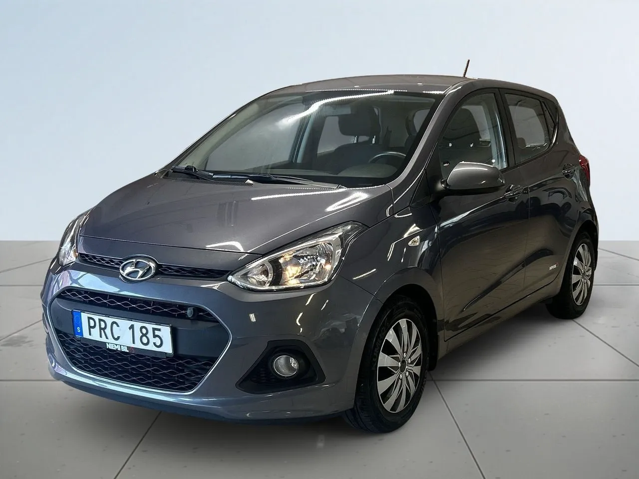 Vehicle image 15