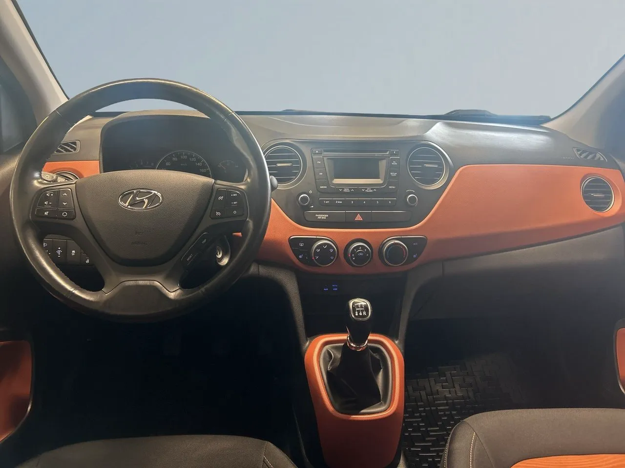 Vehicle image 7