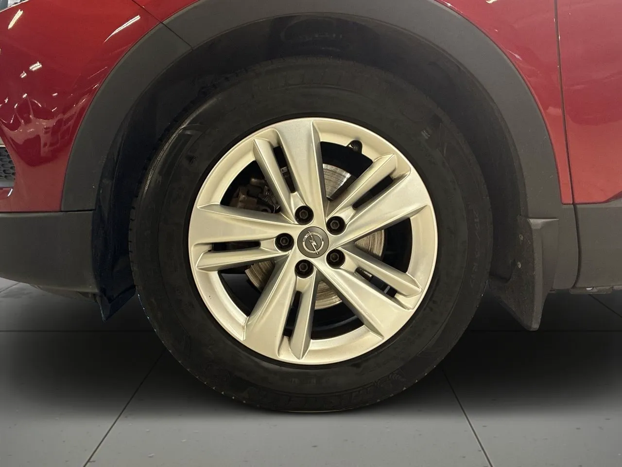 Vehicle image 13