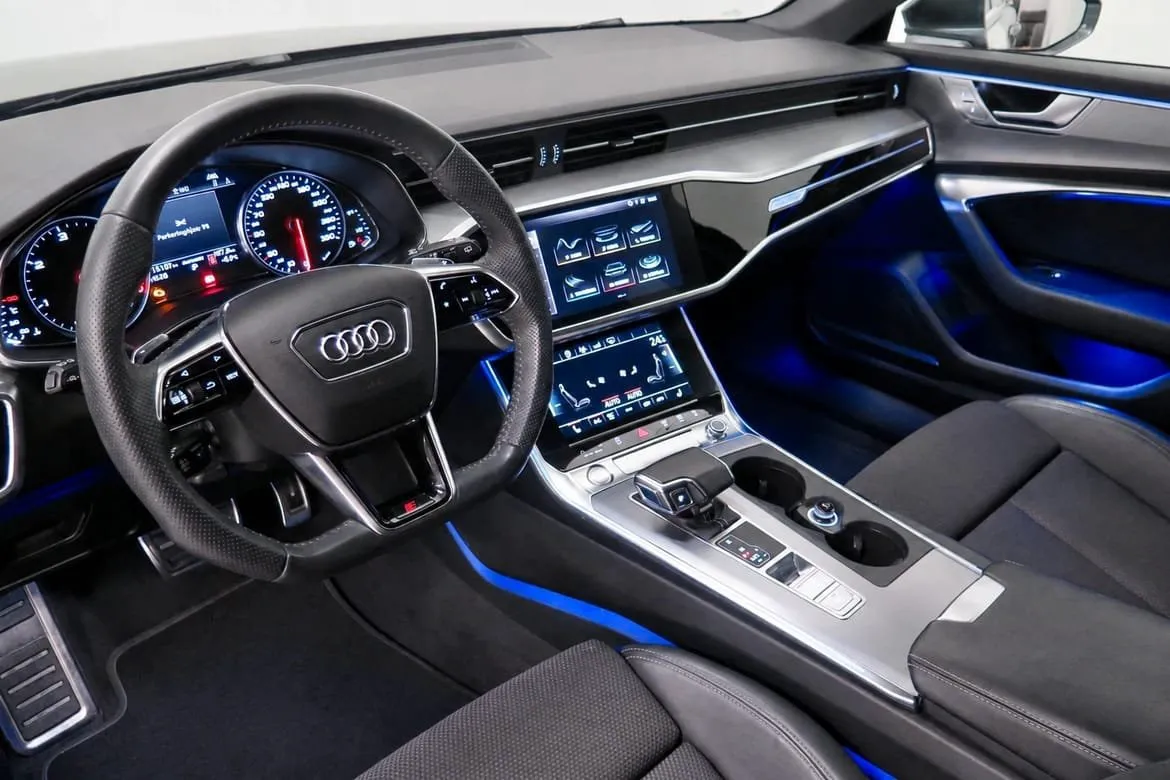 Vehicle image 10