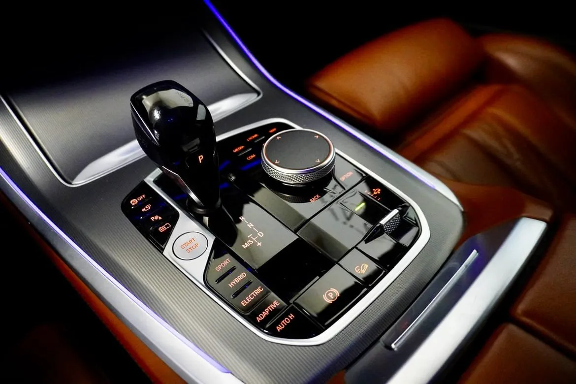 Vehicle image 15