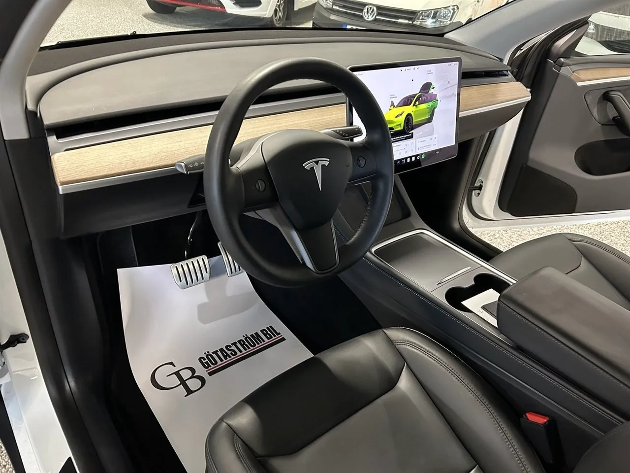 Vehicle image 12