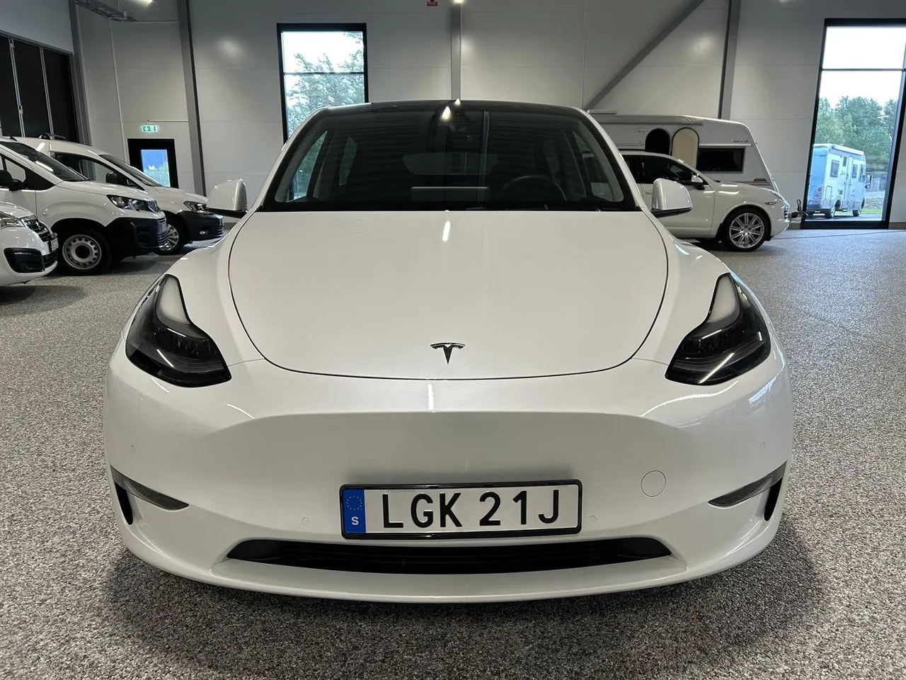 Vehicle image 10