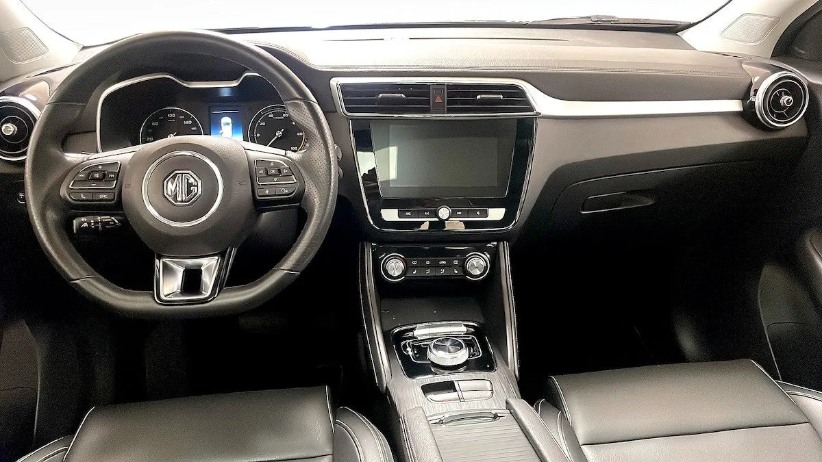 Vehicle image 3