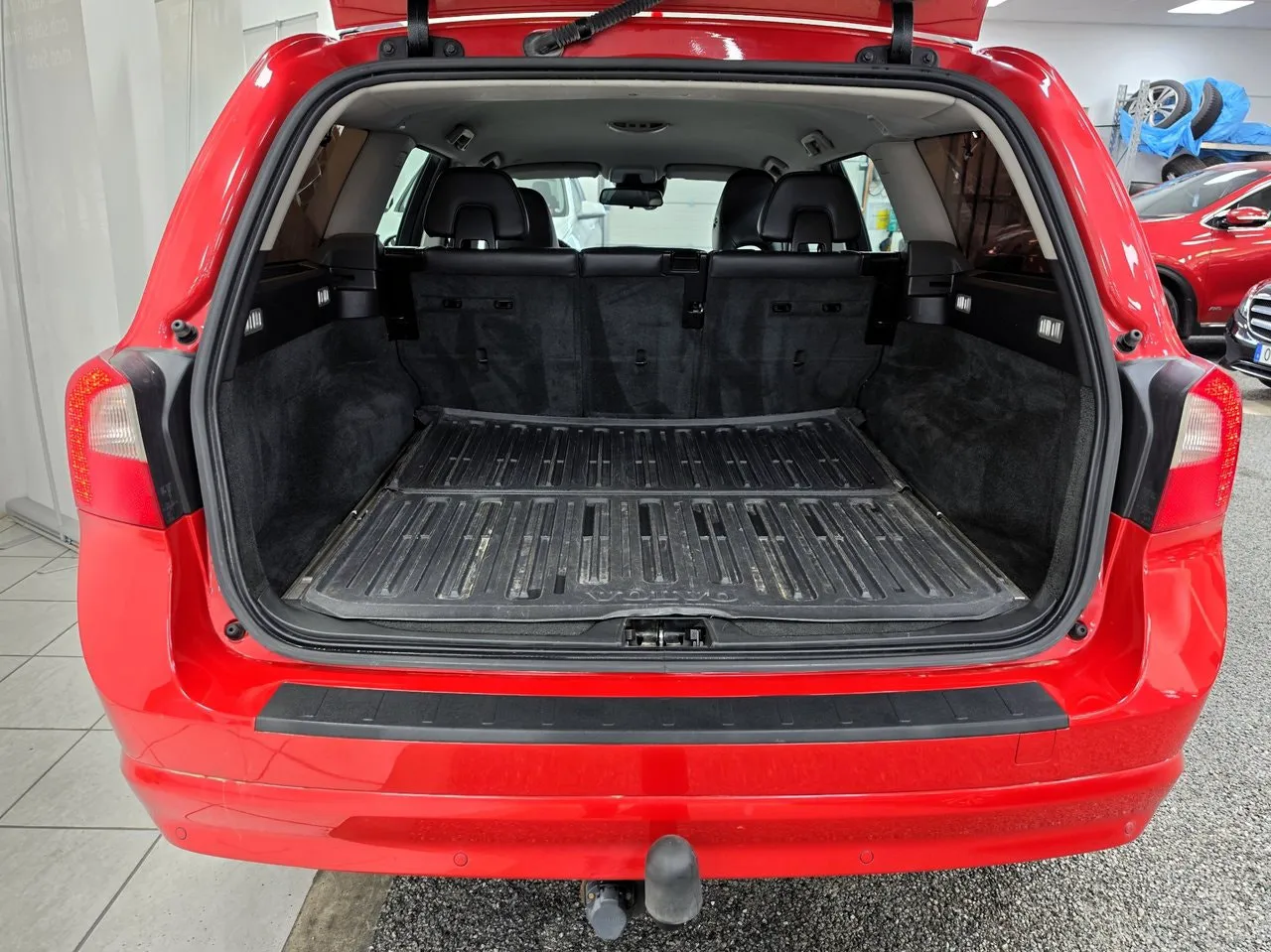 Vehicle image 16