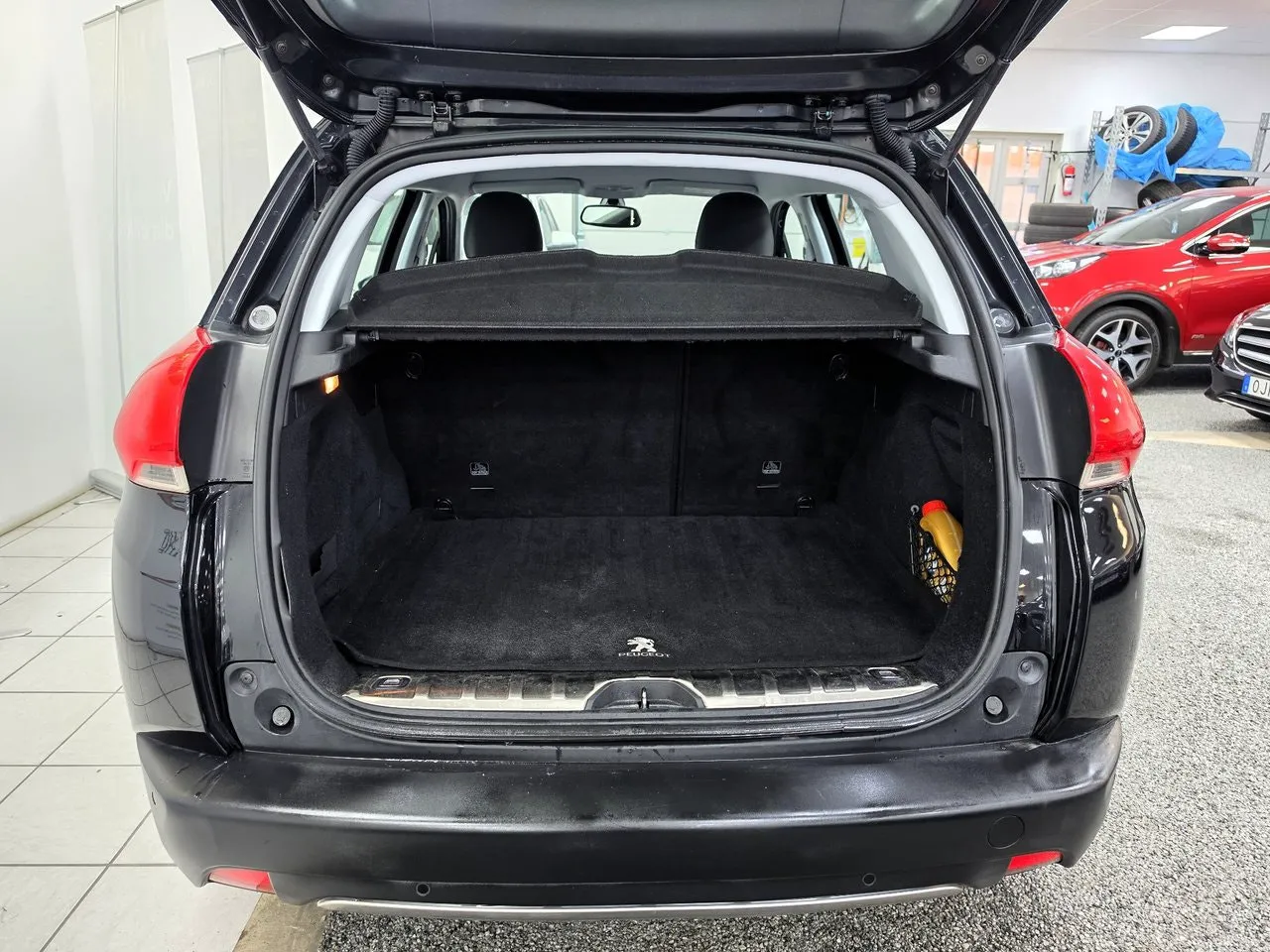 Vehicle image 16