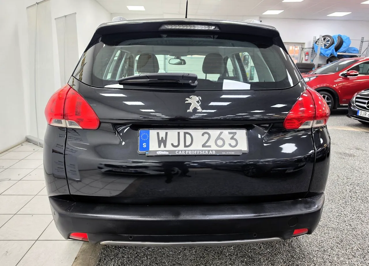 Vehicle image 15
