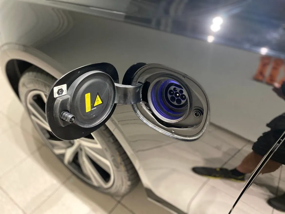 Vehicle image 21