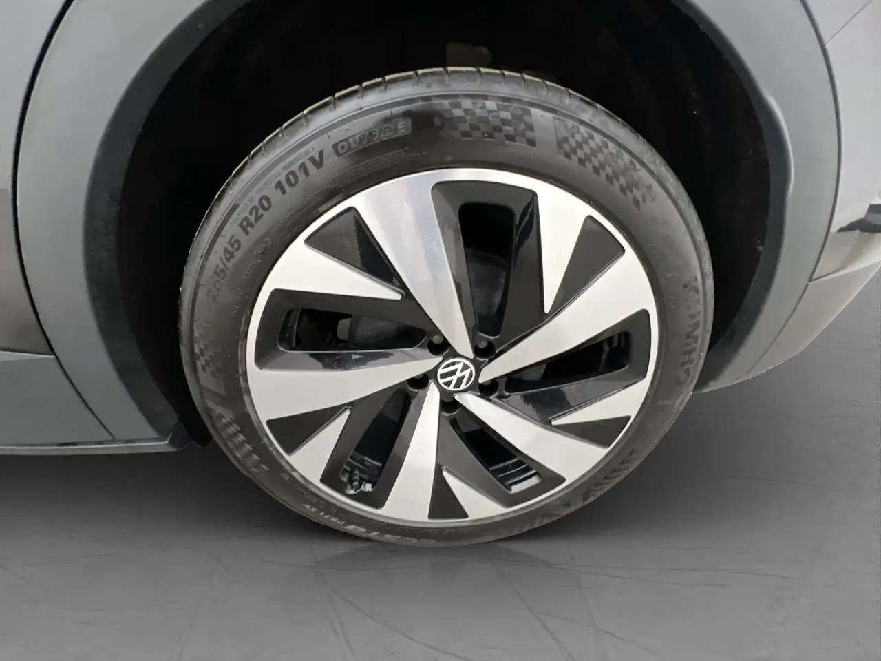 Vehicle image 33