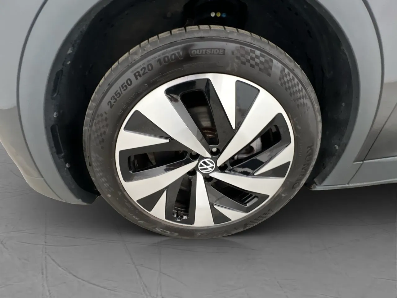 Vehicle image 32