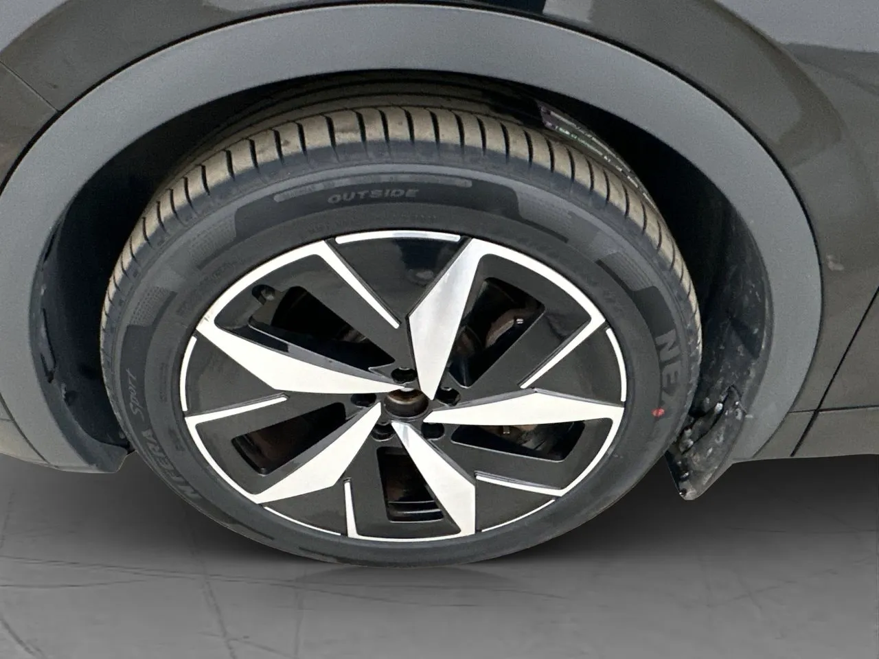 Vehicle image 32