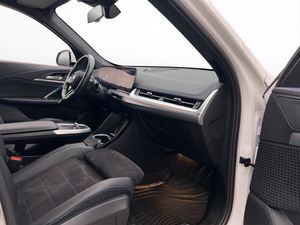 BMW iX1 bild 28