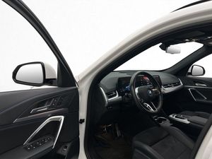 BMW iX1 bild 10