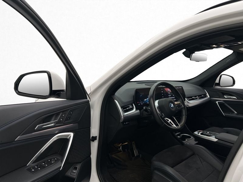BMW iX1 bild 10