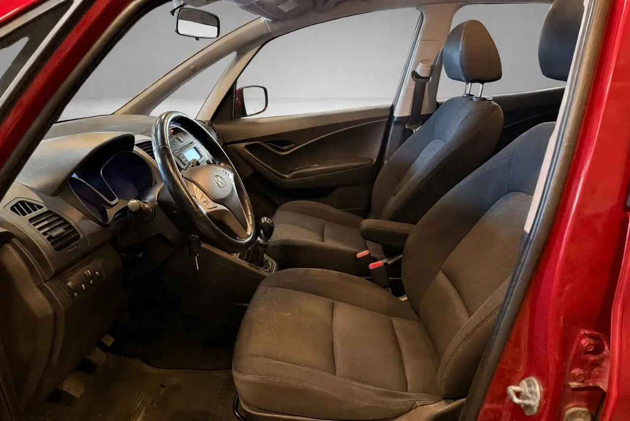 Vehicle image 12