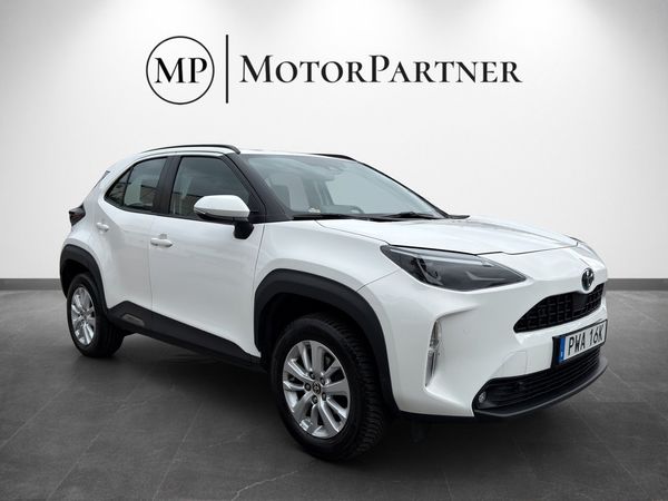 Toyota Yaris Cross Hybrid AWD CVT B-Kamera Värmare MOMS - 2023