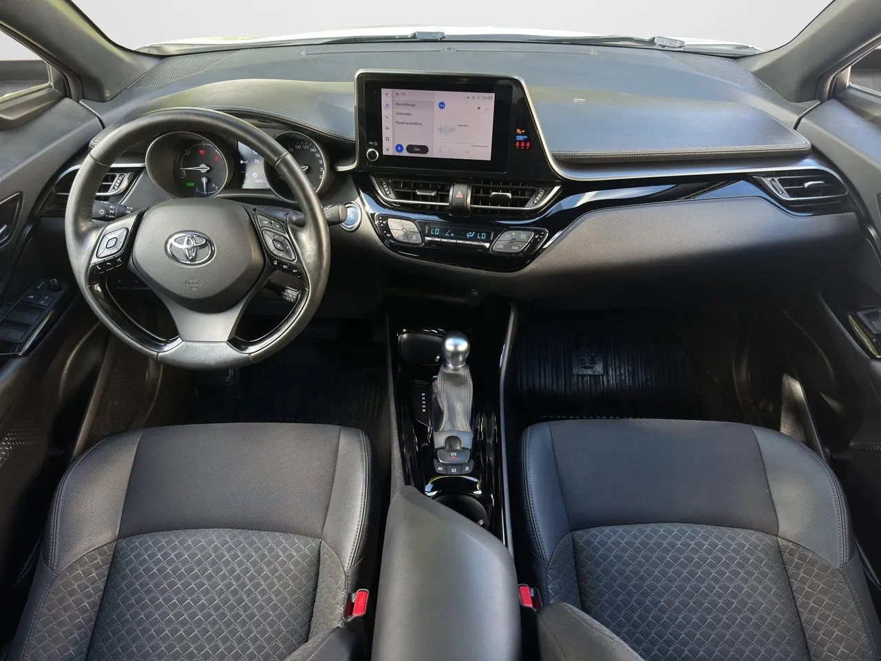 Vehicle image 10