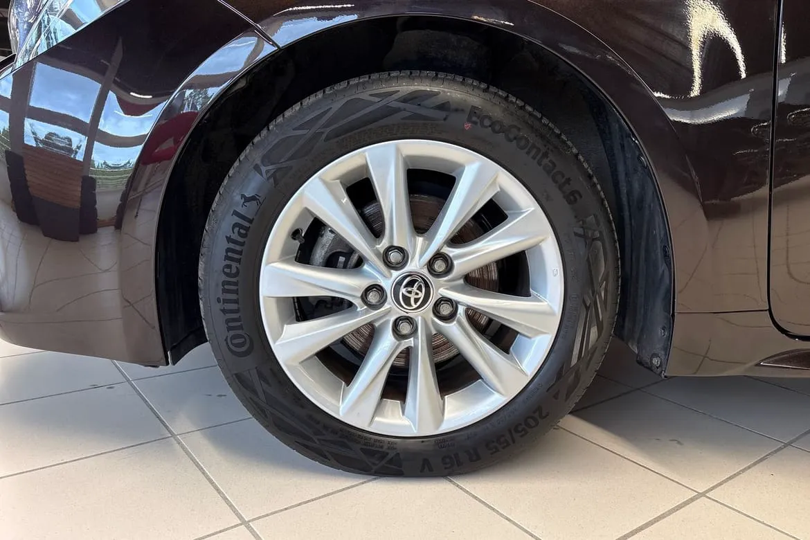 Vehicle image 16