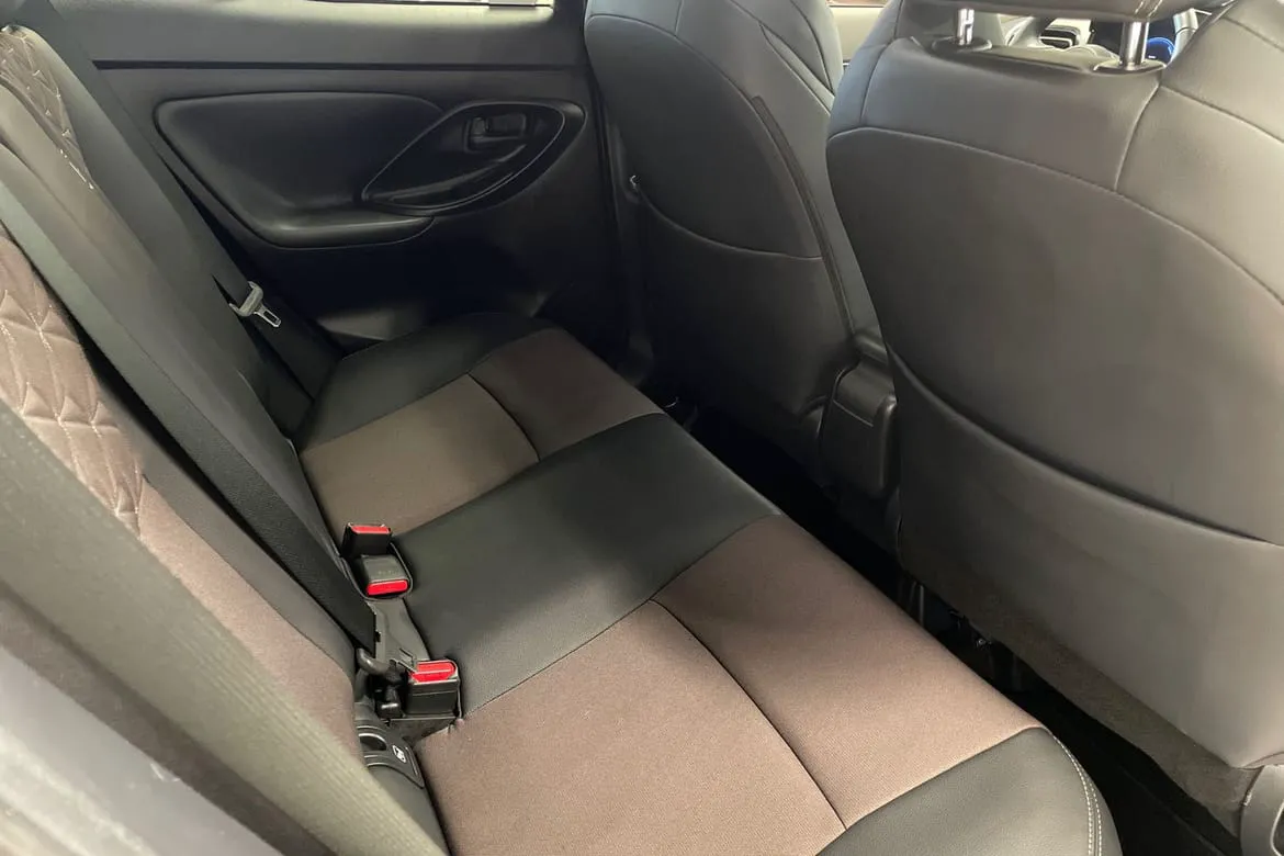 Vehicle image 14