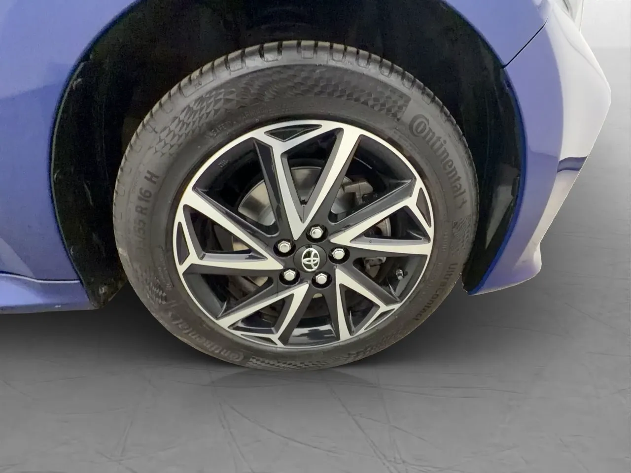 Vehicle image 32