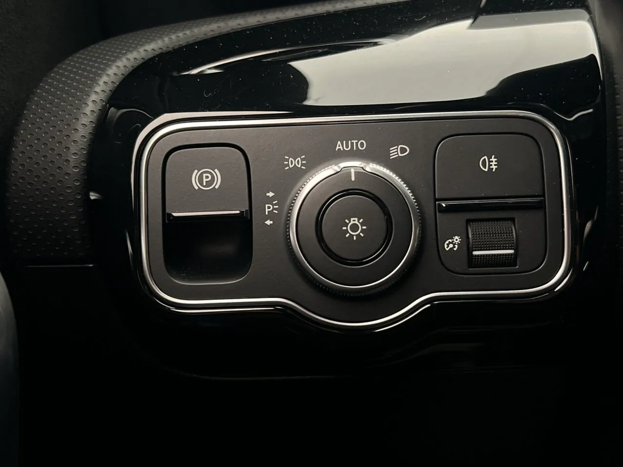 Vehicle image 28