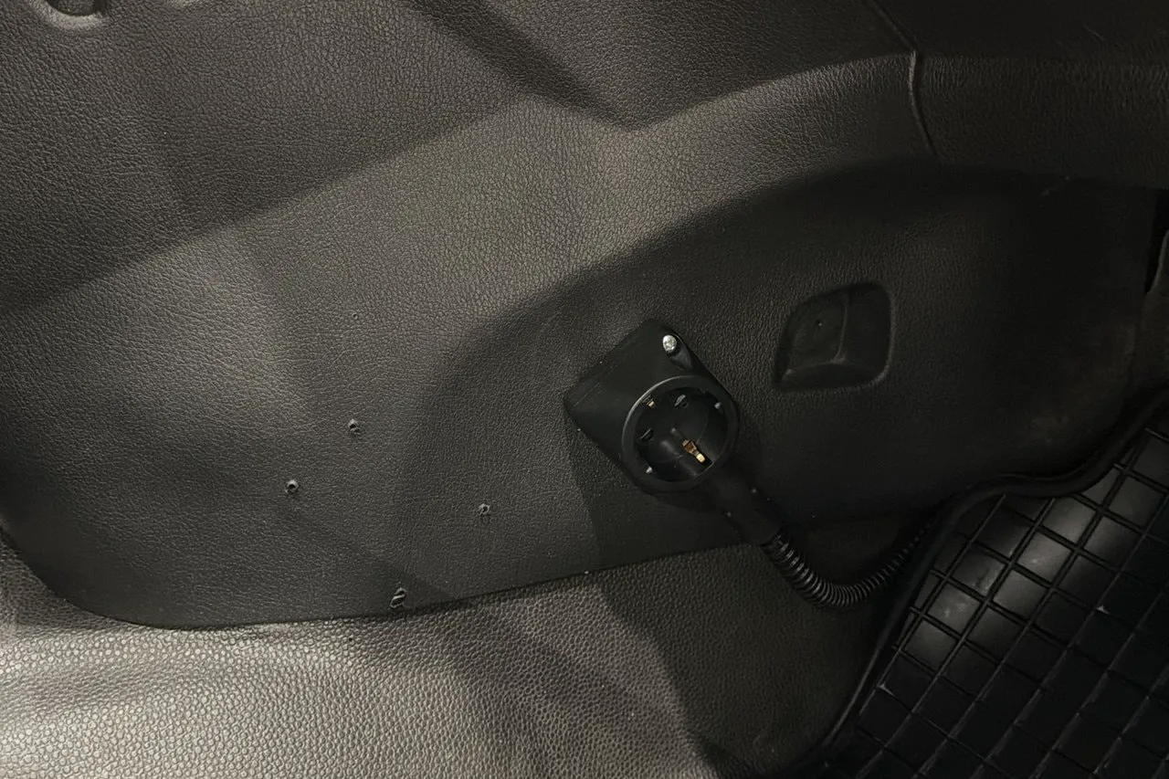 Vehicle image 18