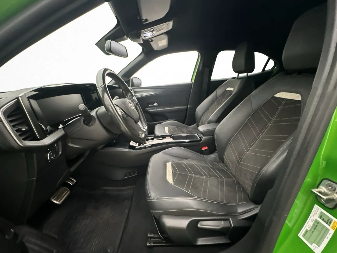 Vehicle image 12