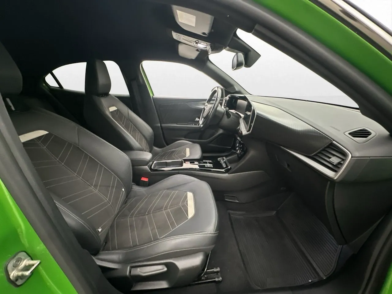 Vehicle image 25