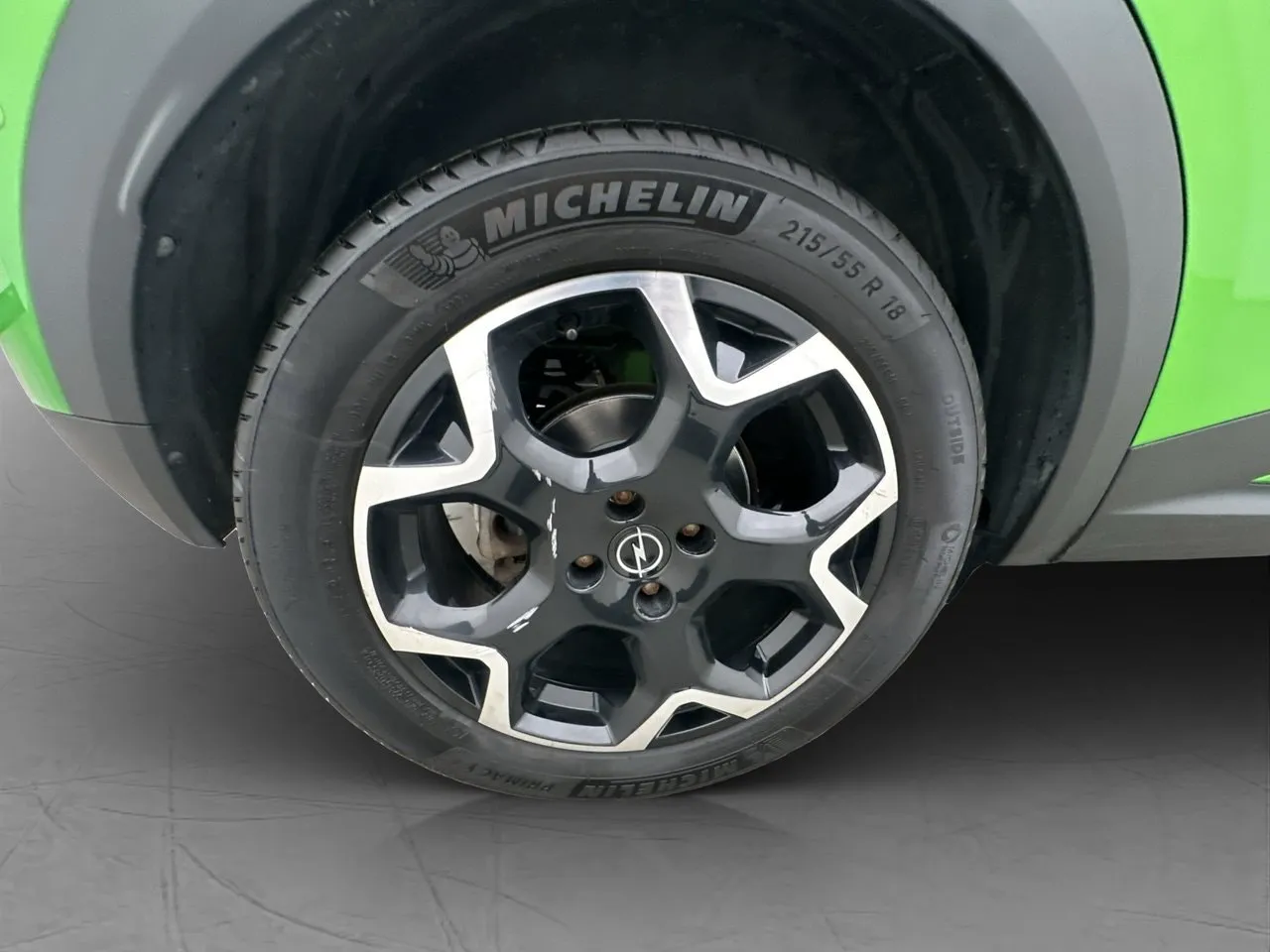 Vehicle image 32