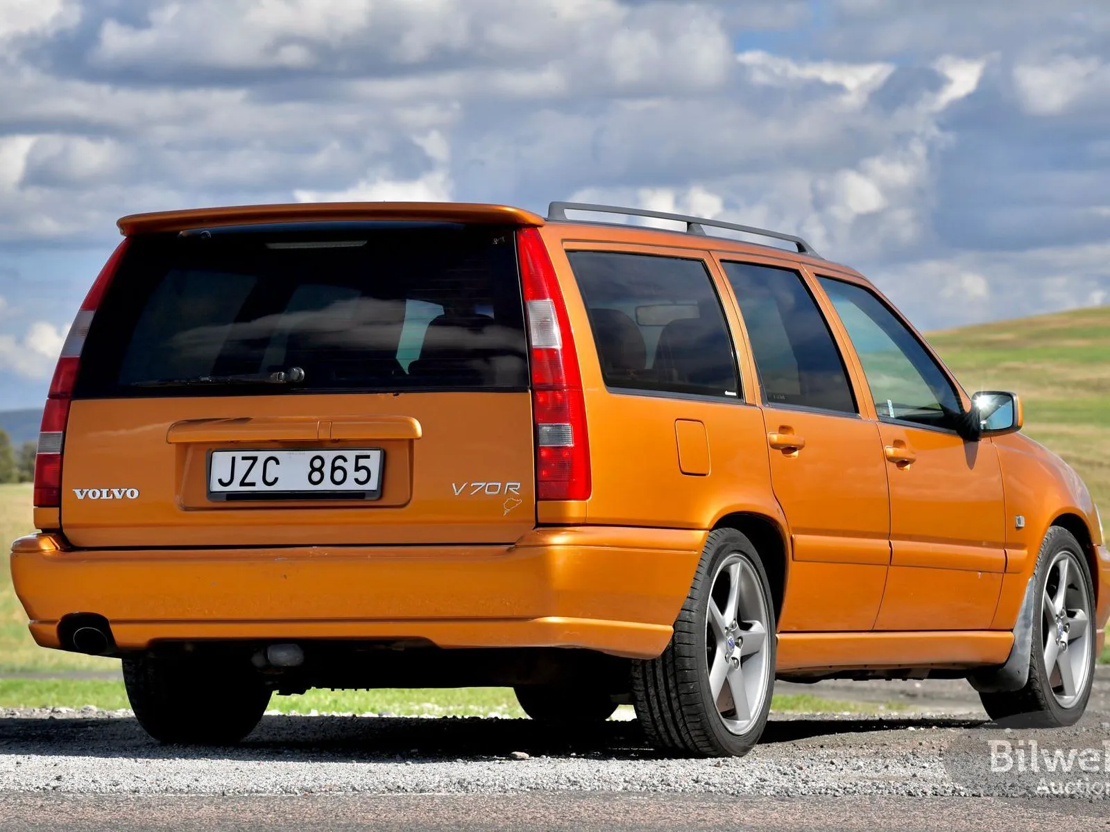 Vehicle image 10