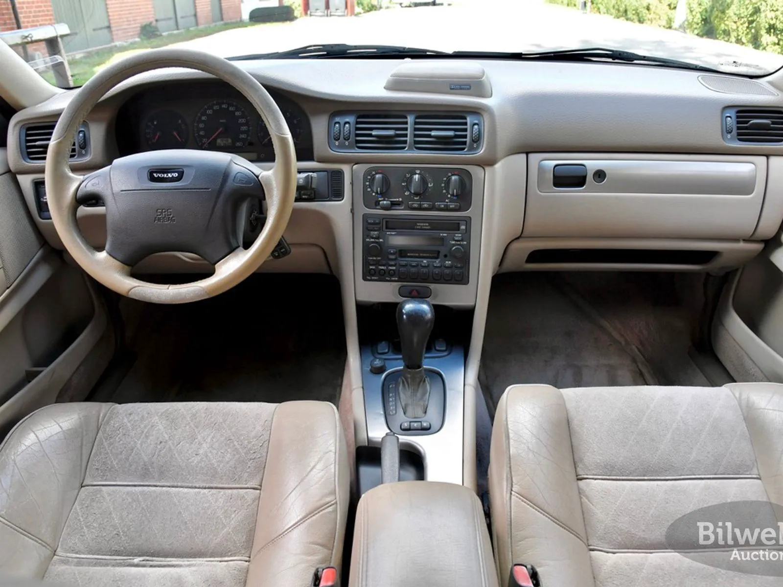 Vehicle image 28