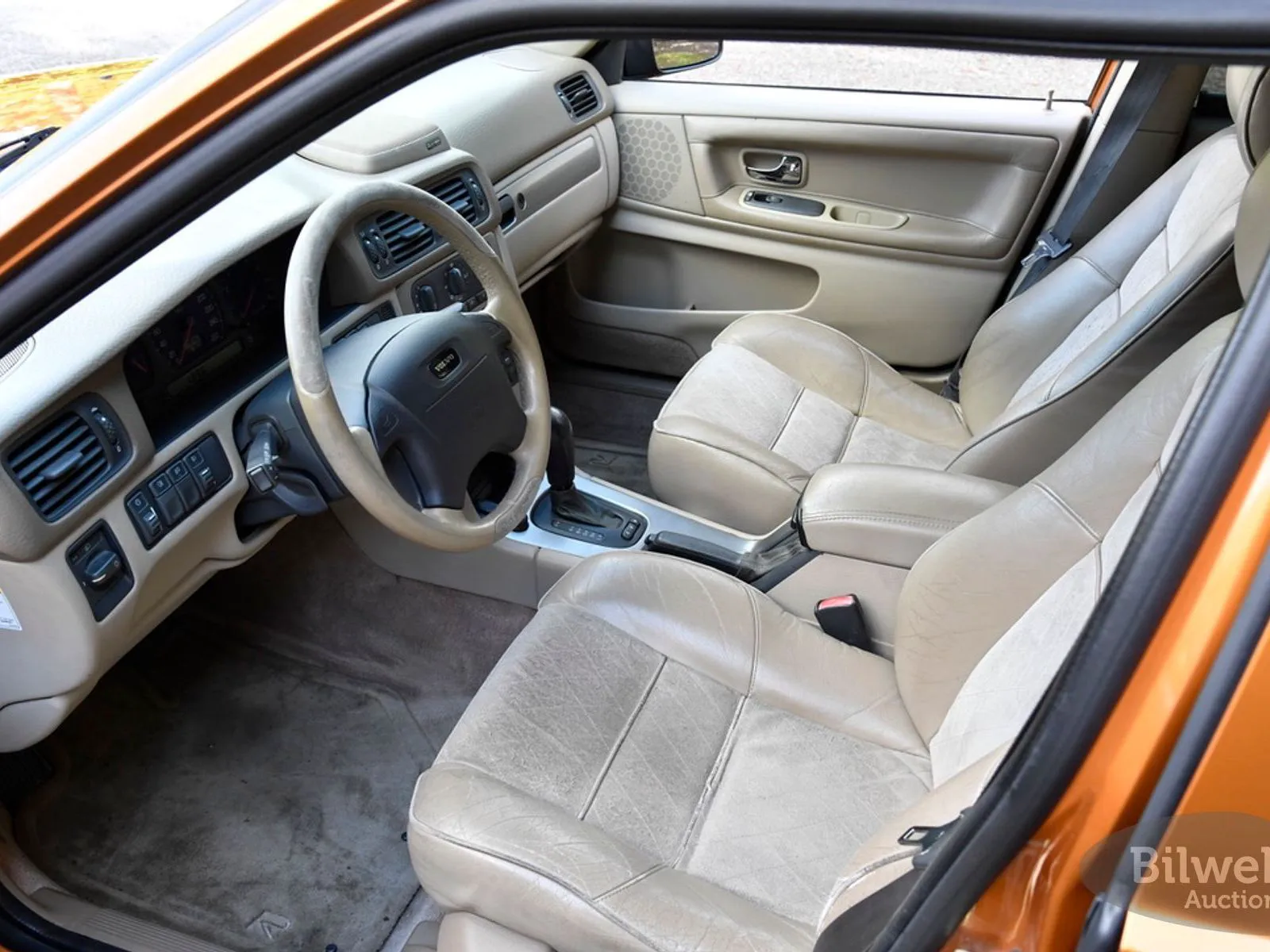 Vehicle image 18