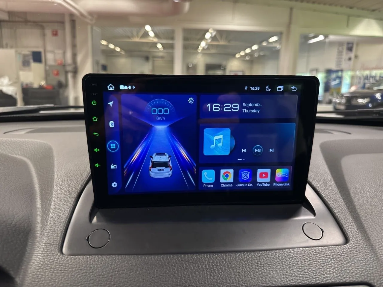 Vehicle image 14