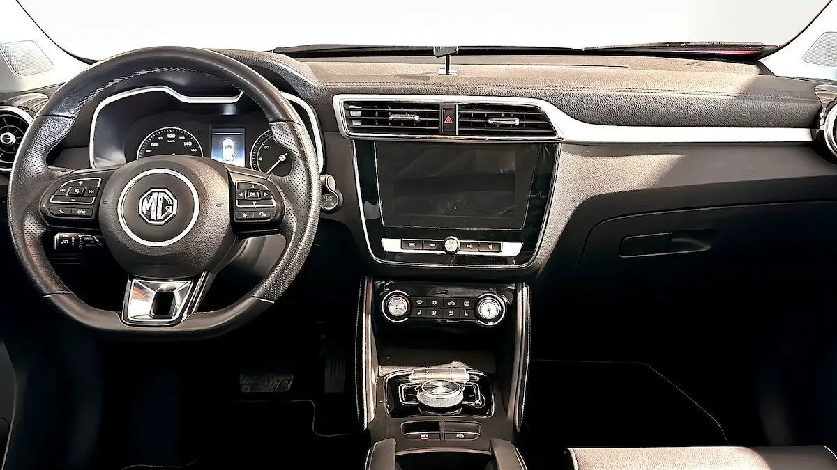 Vehicle image 3