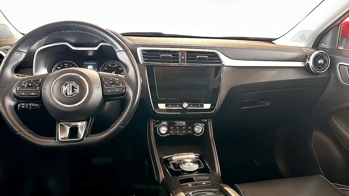 Vehicle image 3