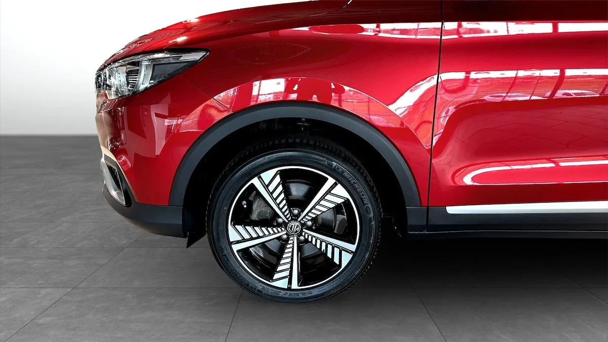 Vehicle image 8