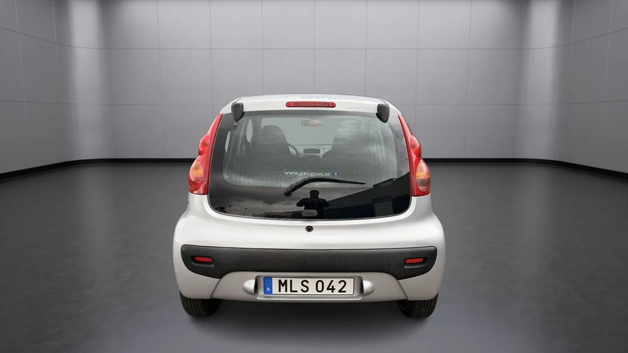 Vehicle image 6