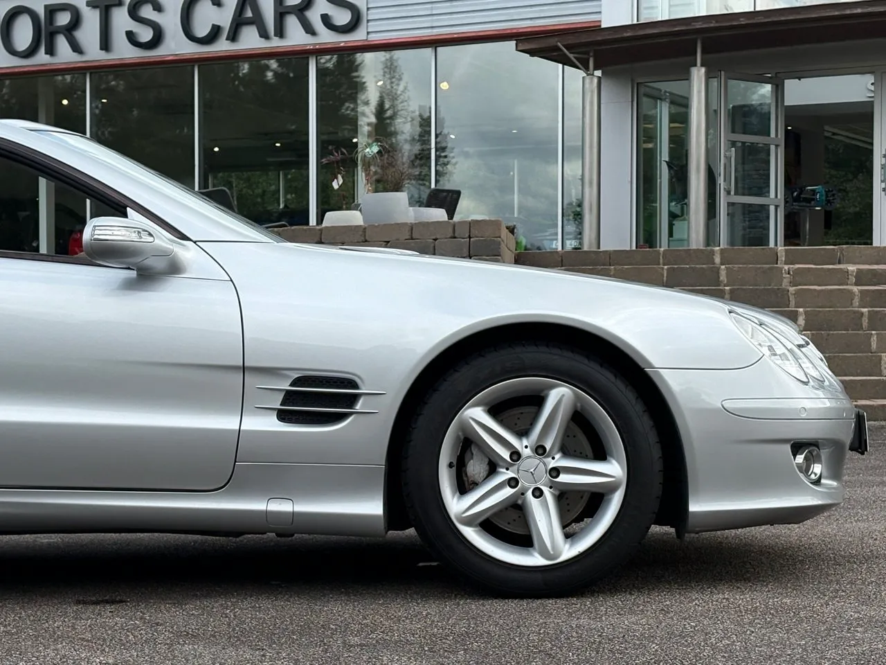 Vehicle image 8