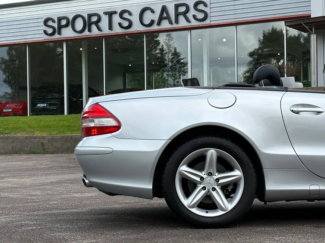 Vehicle image 7