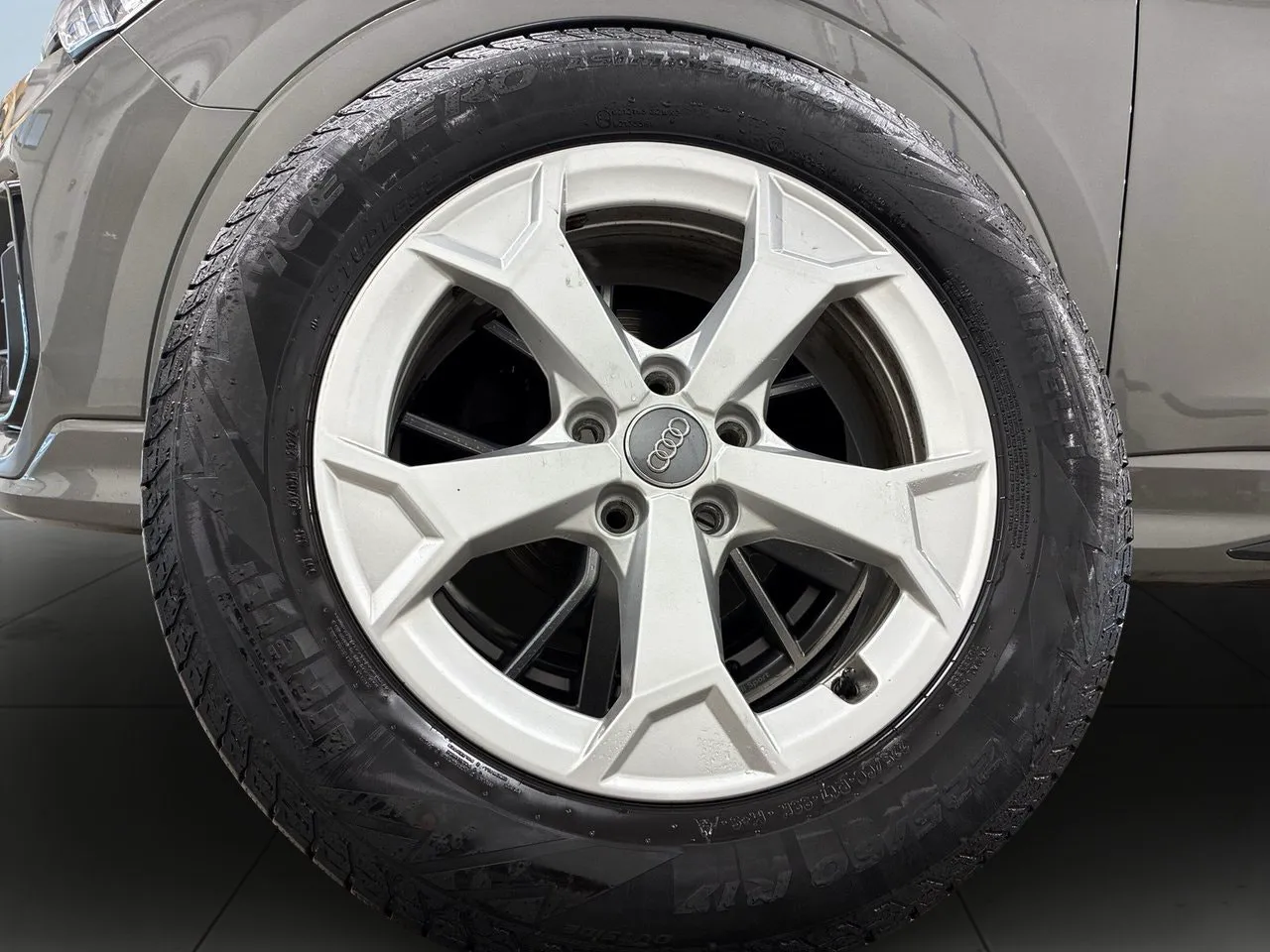 Vehicle image 13