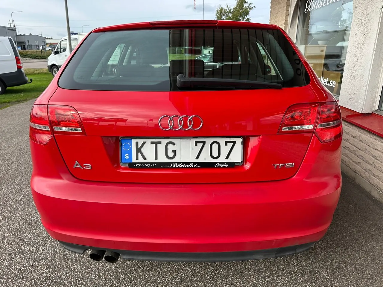 Vehicle image 7