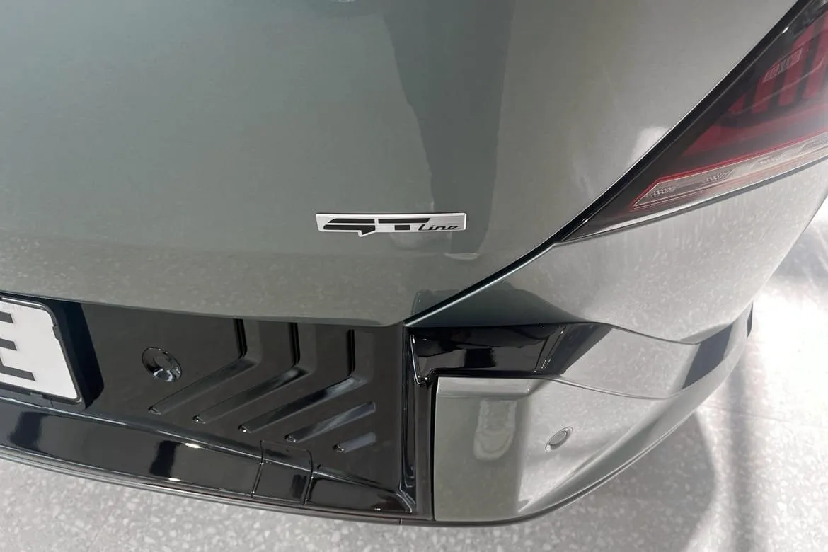 Vehicle image 20