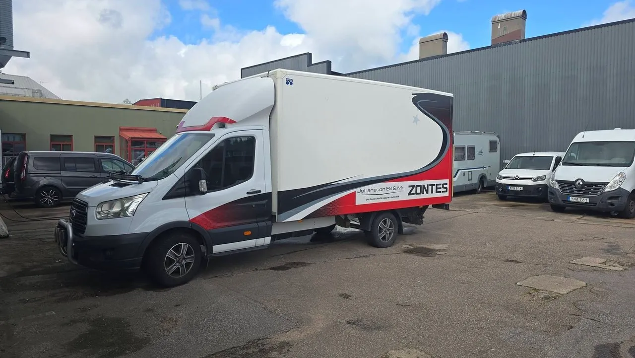 Vehicle image 10