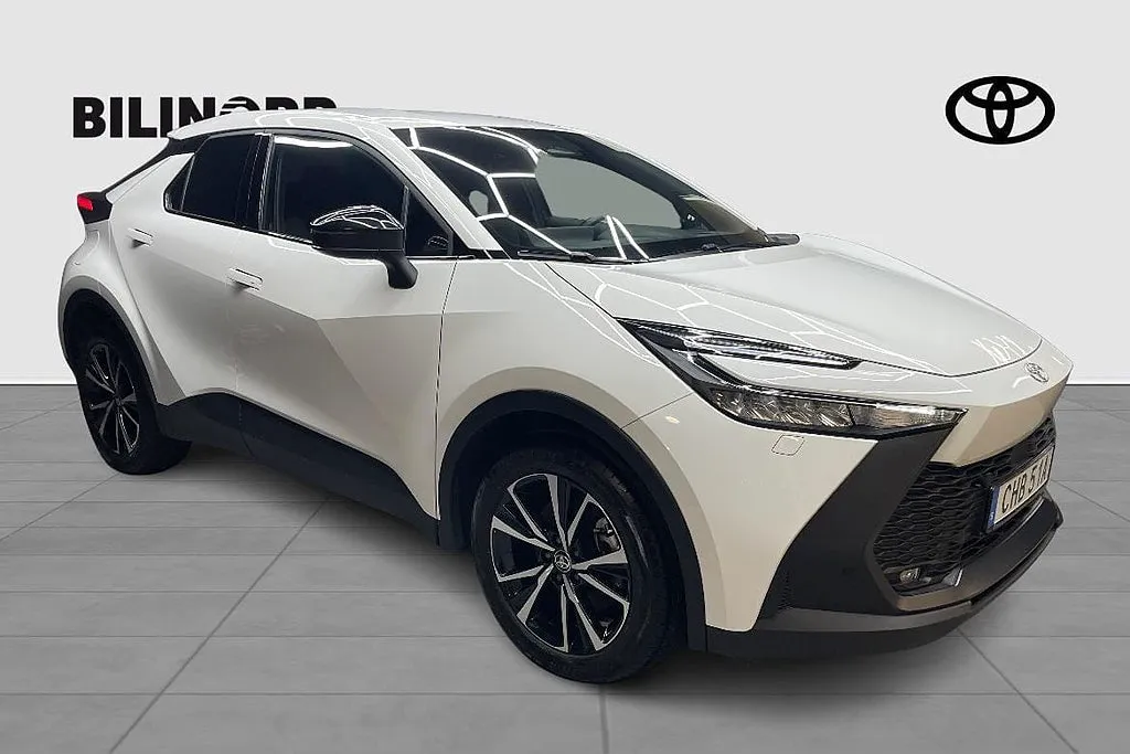 Vehicle image 6
