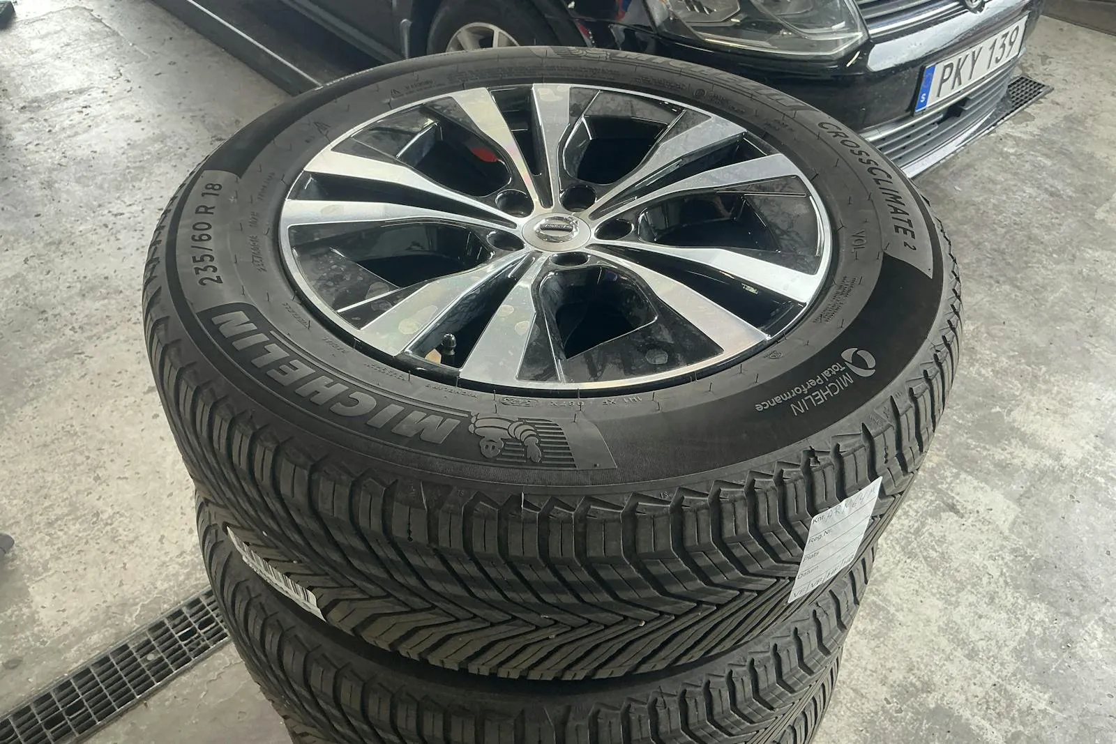 Vehicle image 15