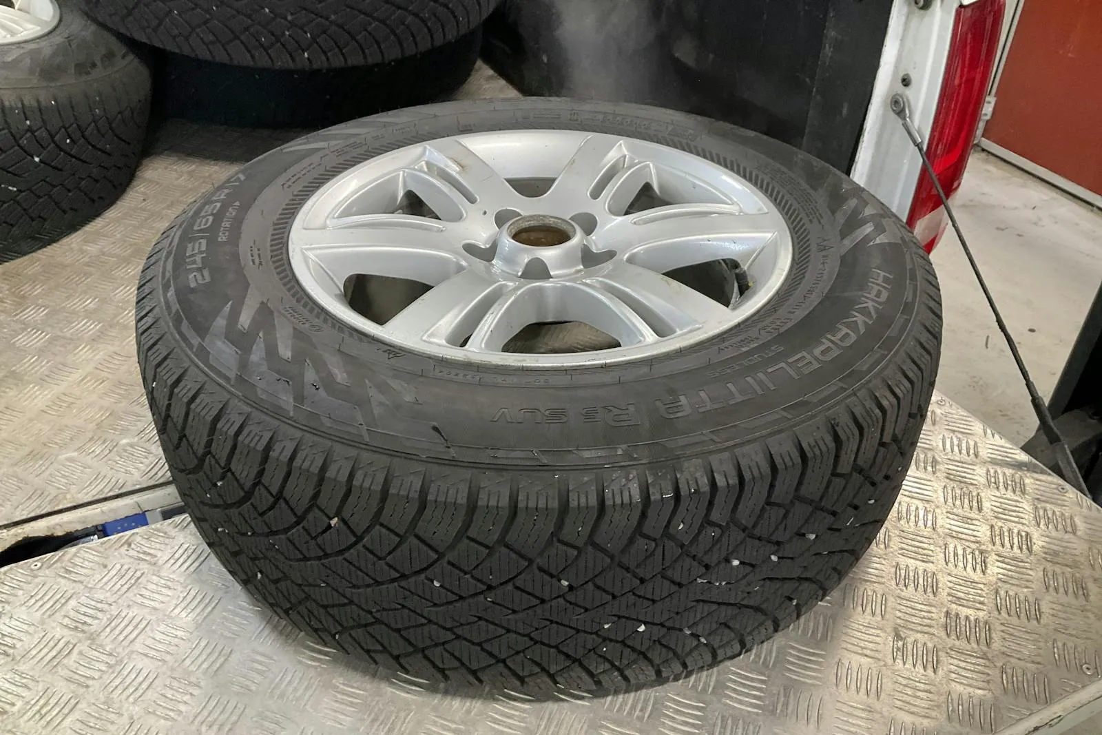 Vehicle image 10