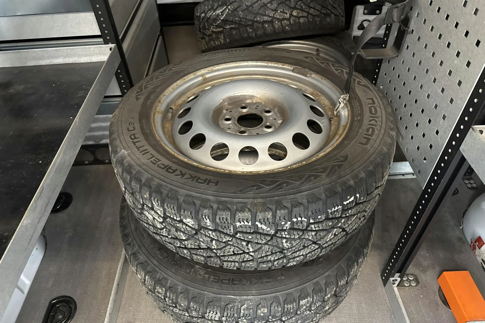 Vehicle image 13