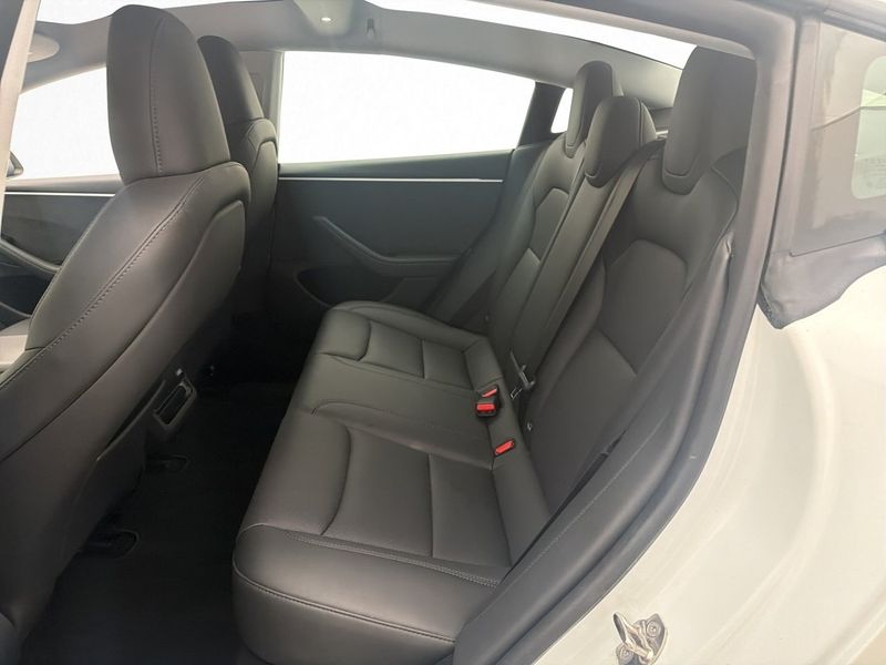 Tesla Model 3 bild 25