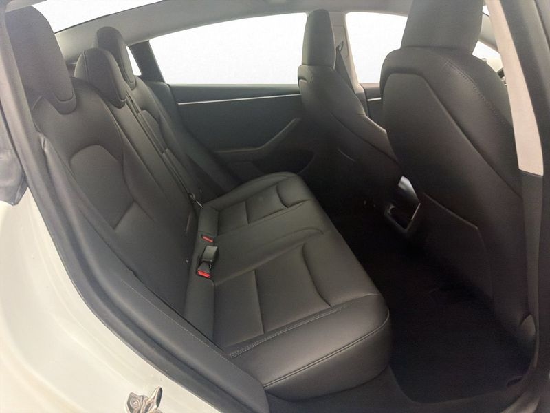 Tesla Model 3 bild 27