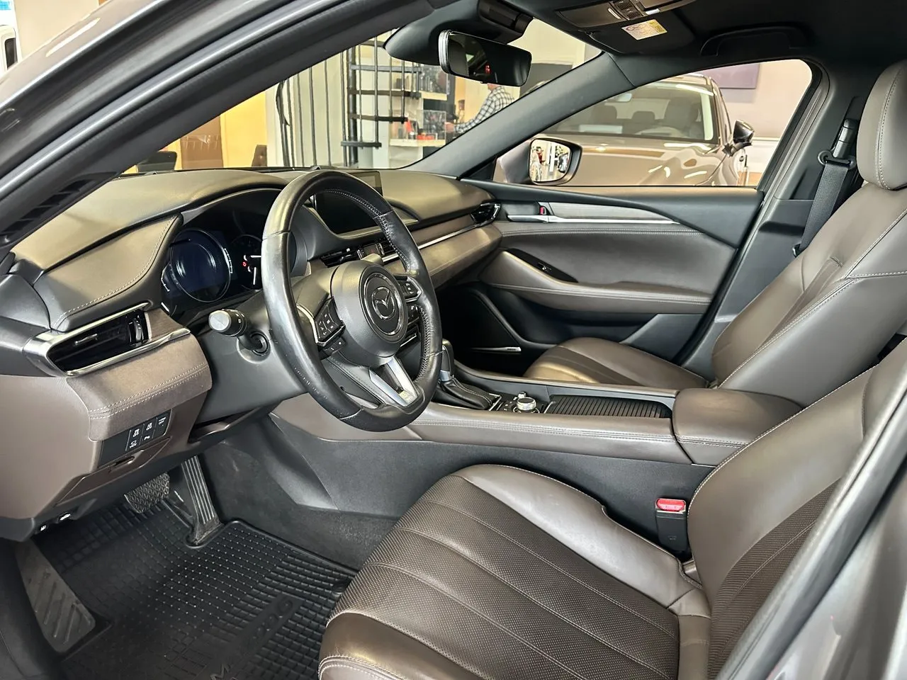 Vehicle image 6